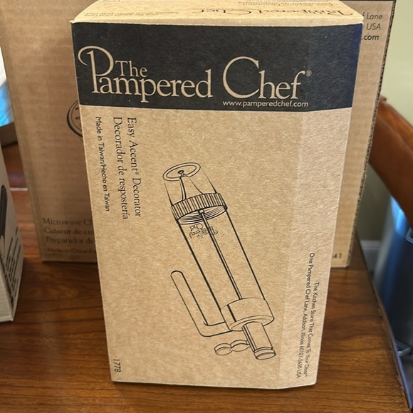 The Pampered Chef Bundle. Bread tube heart. Decorator and chip maker. NEW - Picture 2 of 11